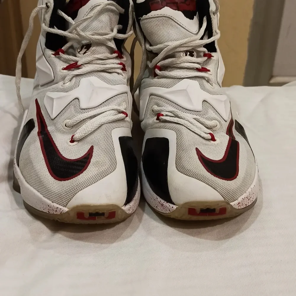 Nike LeBron James  13 Horror Flick Hypebeast. - Picture 2 of 12